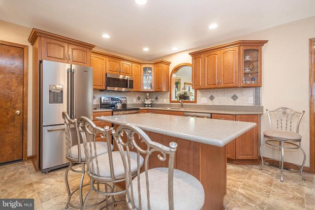 225 PARKVIEW CT, Harleysville, PA 19438