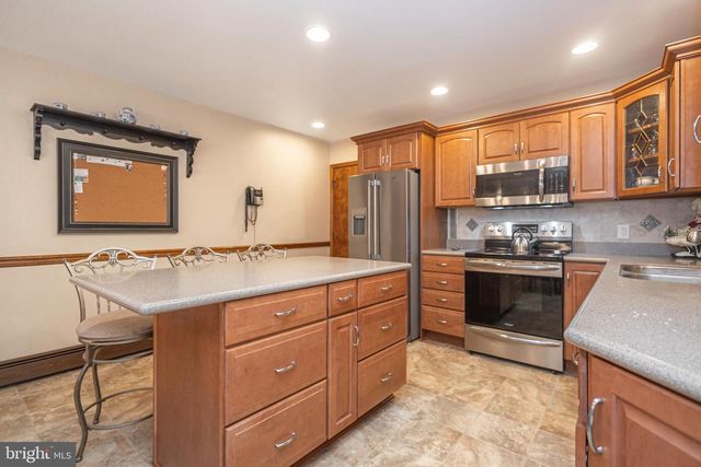 225 PARKVIEW CT, Harleysville, PA 19438