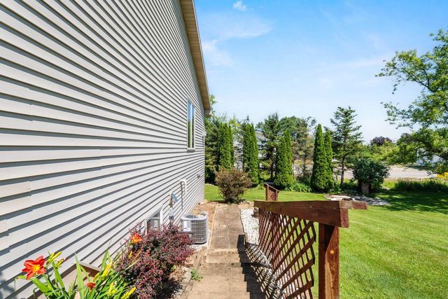 N1838 HYACINTH COURT, Greenville, WI 54942