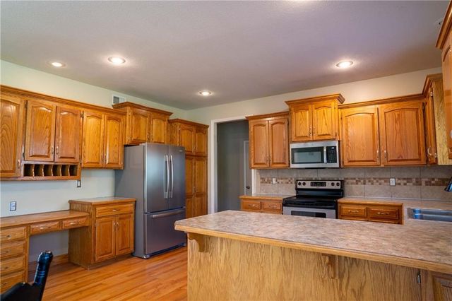 10760 N Laurel Avenue, Kansas City, MO 64157