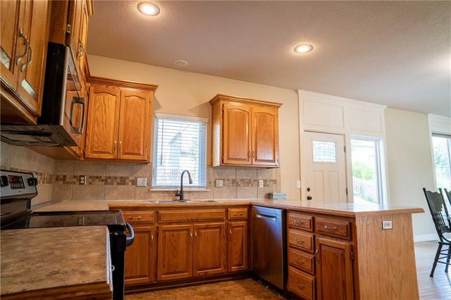 10760 N Laurel Avenue, Kansas City, MO 64157