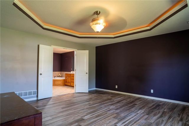 10760 N Laurel Avenue, Kansas City, MO 64157