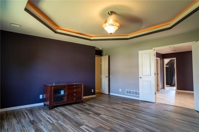 10760 N Laurel Avenue, Kansas City, MO 64157