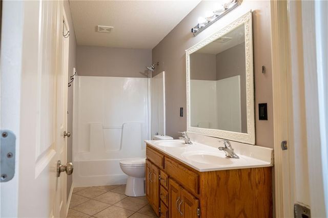 10760 N Laurel Avenue, Kansas City, MO 64157