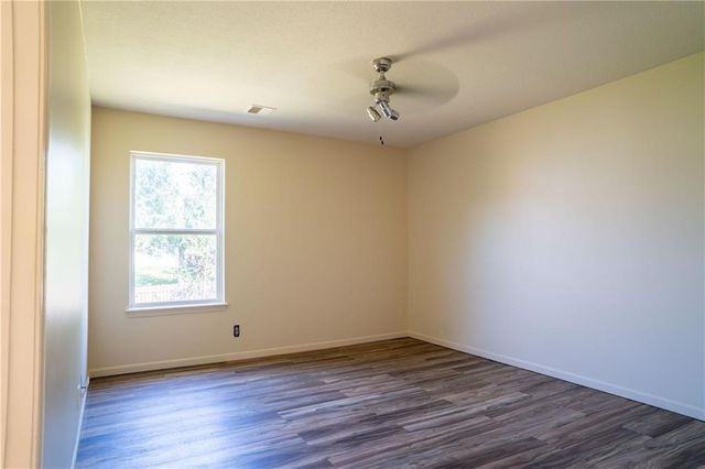10760 N Laurel Avenue, Kansas City, MO 64157