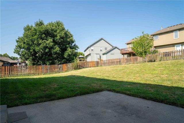 10760 N Laurel Avenue, Kansas City, MO 64157