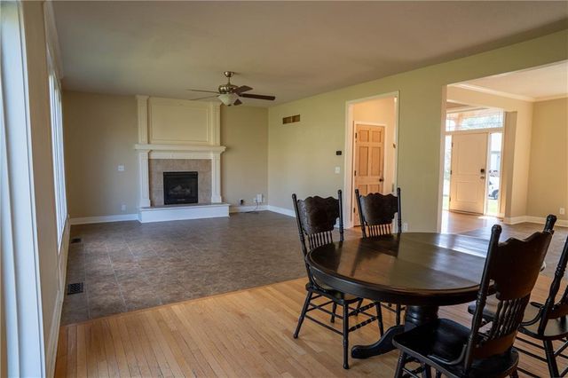 10760 N Laurel Avenue, Kansas City, MO 64157