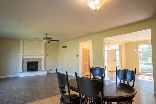 10760 N Laurel Avenue, Kansas City, MO 64157