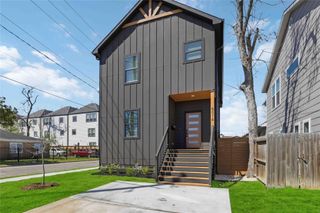 801 E 32nd 1/2 Street A B, Houston, TX 77022