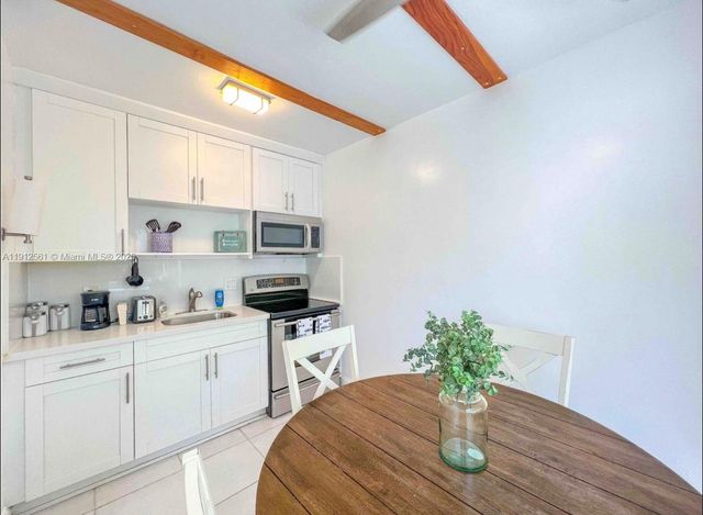 326 Wilson St 205, Hollywood, FL 33019