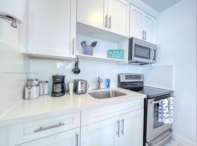 326 Wilson St 205, Hollywood, FL 33019