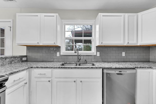 420 Thompkins Ln, Clarksville, TN 37043