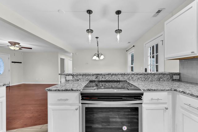 420 Thompkins Ln, Clarksville, TN 37043