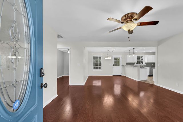 420 Thompkins Ln, Clarksville, TN 37043