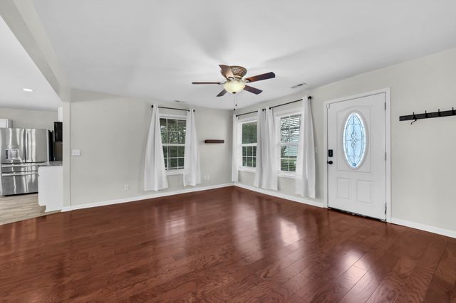 420 Thompkins Ln, Clarksville, TN 37043