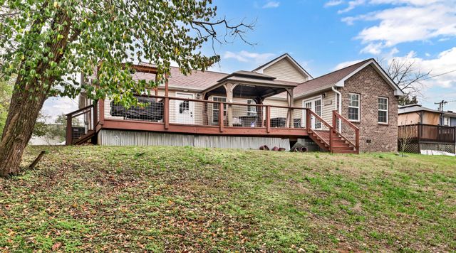 420 Thompkins Ln, Clarksville, TN 37043