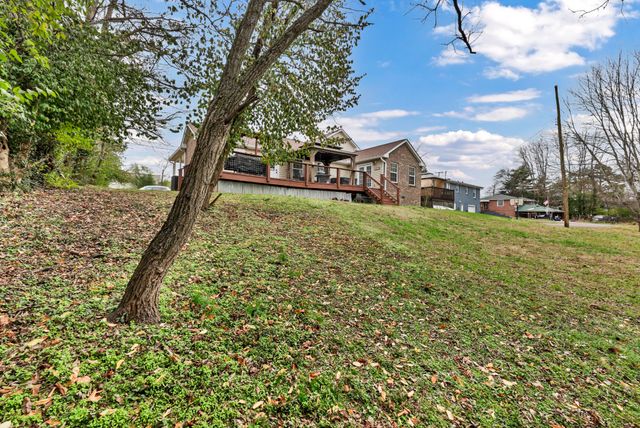 420 Thompkins Ln, Clarksville, TN 37043