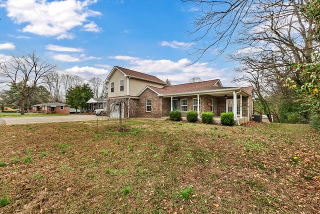 420 Thompkins Ln, Clarksville, TN 37043