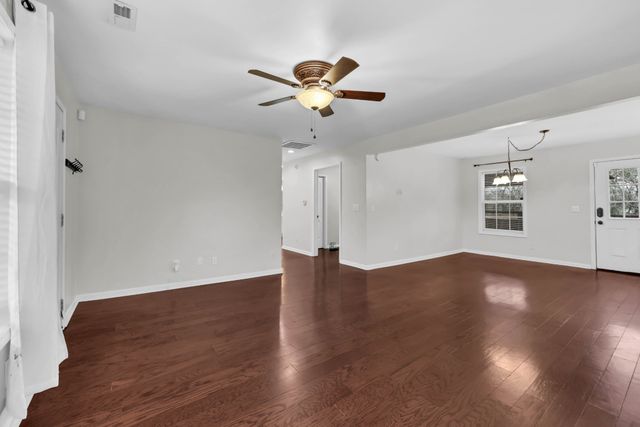 420 Thompkins Ln, Clarksville, TN 37043