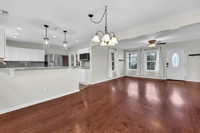 420 Thompkins Ln, Clarksville, TN 37043