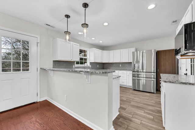 420 Thompkins Ln, Clarksville, TN 37043