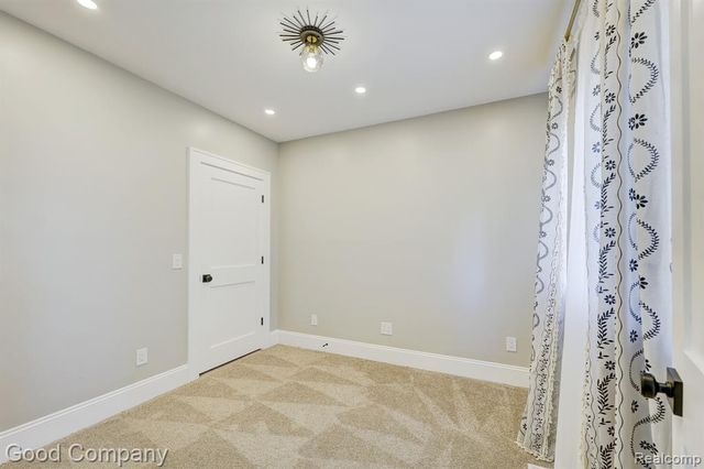 812 E George Avenue, Hazel Park, MI 48030