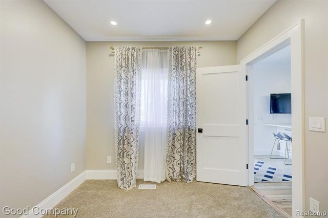 812 E George Avenue, Hazel Park, MI 48030