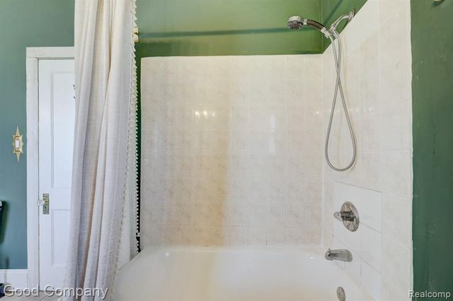 812 E George Avenue, Hazel Park, MI 48030