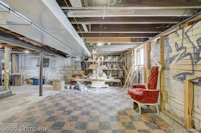 812 E George Avenue, Hazel Park, MI 48030