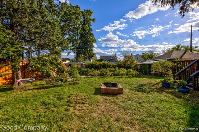 812 E George Avenue, Hazel Park, MI 48030