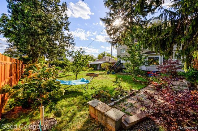 812 E George Avenue, Hazel Park, MI 48030