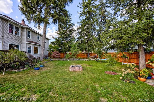 812 E George Avenue, Hazel Park, MI 48030