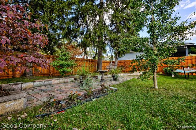 812 E George Avenue, Hazel Park, MI 48030