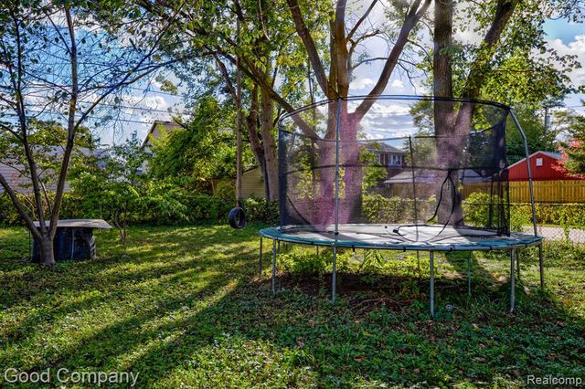812 E George Avenue, Hazel Park, MI 48030