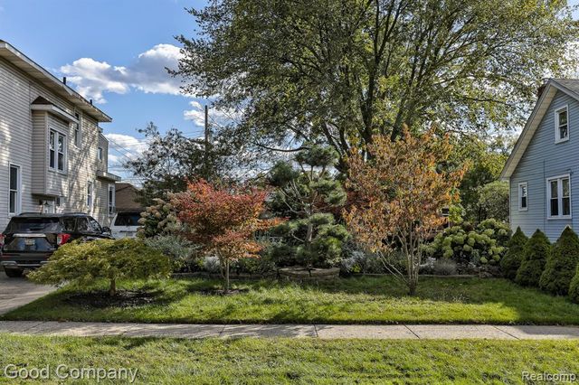 812 E George Avenue, Hazel Park, MI 48030