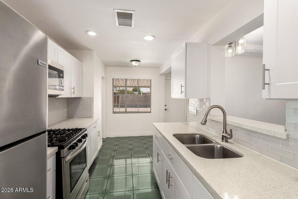 Image 12 of property listing at 5635 N 35TH Drive, Phoenix, AZ 85019