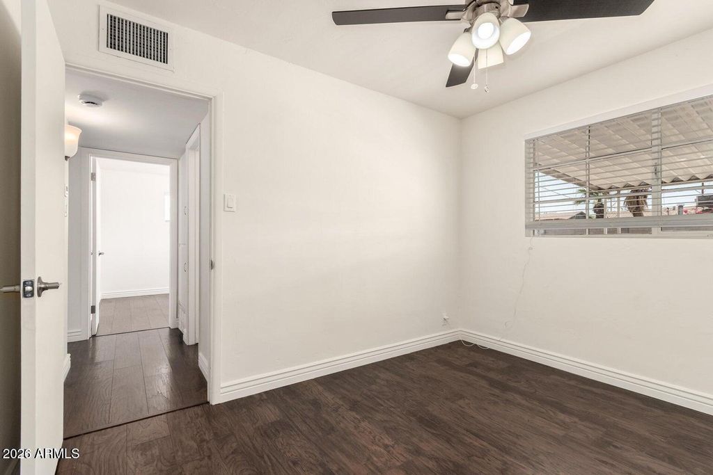 Image 15 of property listing at 5635 N 35TH Drive, Phoenix, AZ 85019