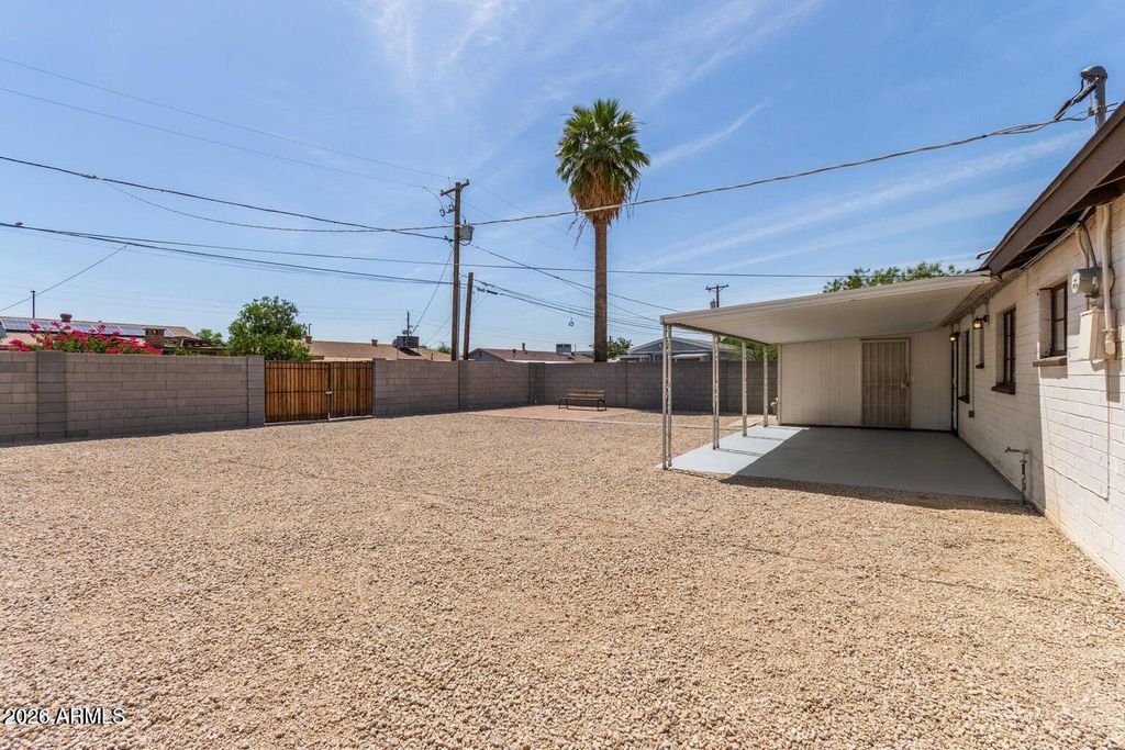 Image 22 of property listing at 5635 N 35TH Drive, Phoenix, AZ 85019