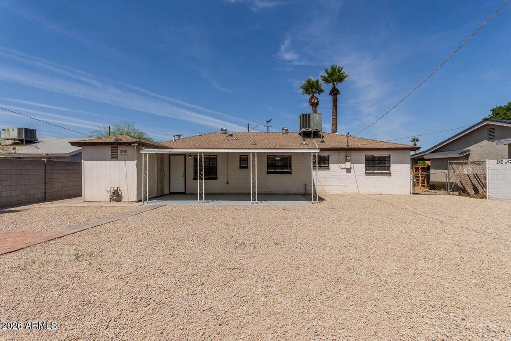 Image 24 of property listing at 5635 N 35TH Drive, Phoenix, AZ 85019