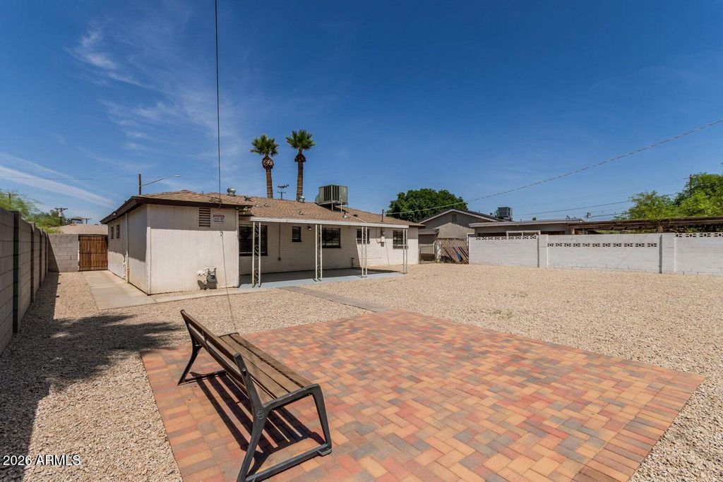 Image 25 of property listing at 5635 N 35TH Drive, Phoenix, AZ 85019