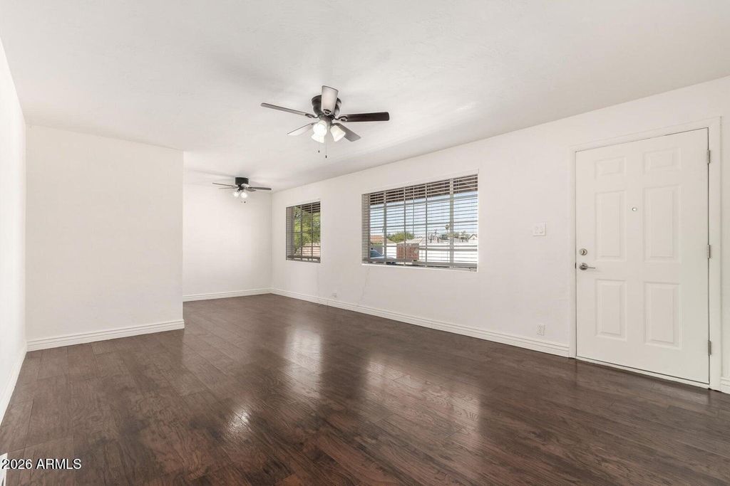 Image 4 of property listing at 5635 N 35TH Drive, Phoenix, AZ 85019