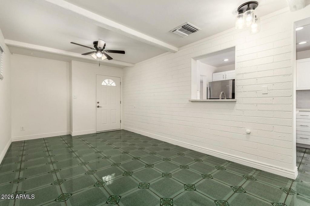 Image 8 of property listing at 5635 N 35TH Drive, Phoenix, AZ 85019