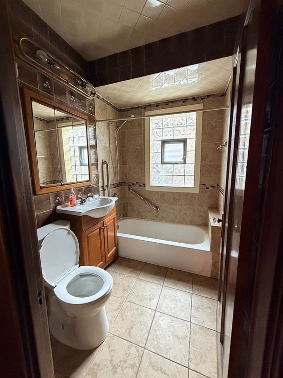 Image 11 of property listing at 4722 W Altgeld Street, Chicago, IL 60639