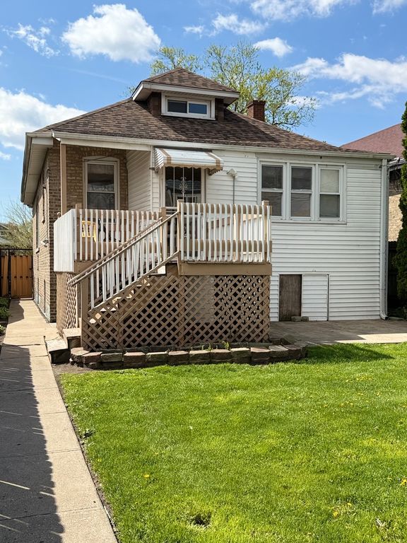 Image 16 of property listing at 4722 W Altgeld Street, Chicago, IL 60639
