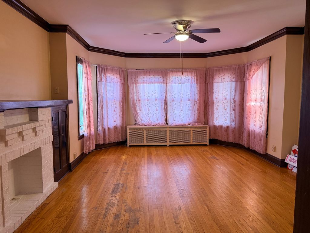 Image 4 of property listing at 4722 W Altgeld Street, Chicago, IL 60639