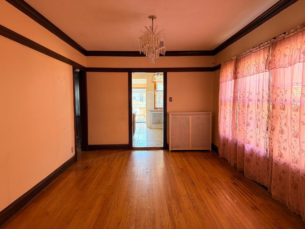 Image 5 of property listing at 4722 W Altgeld Street, Chicago, IL 60639