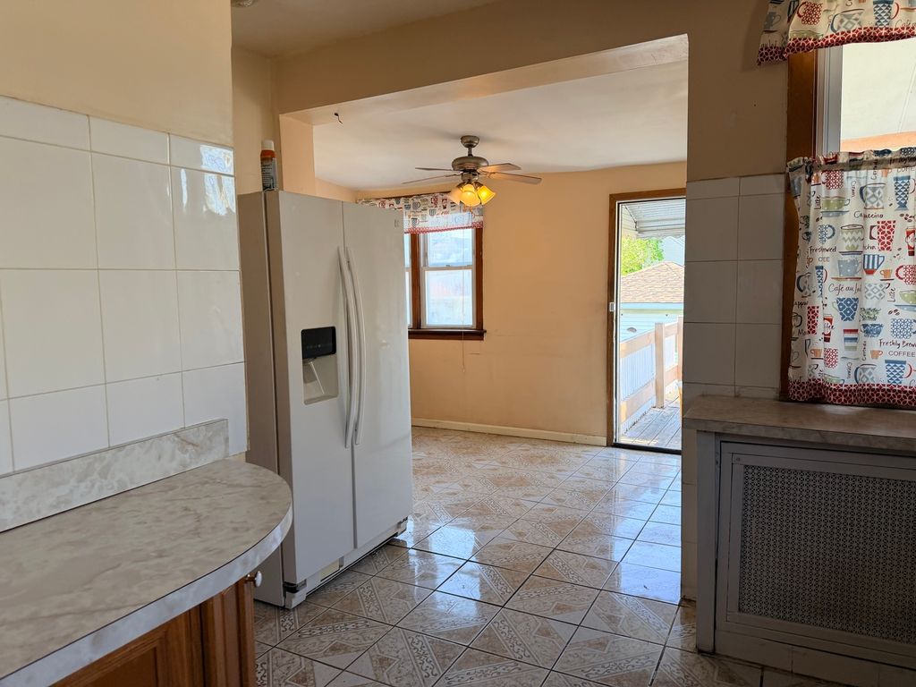 Image 7 of property listing at 4722 W Altgeld Street, Chicago, IL 60639