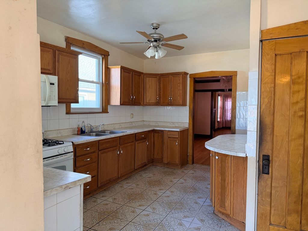 Image 10 of property listing at 4722 W Altgeld Street, Chicago, IL 60639