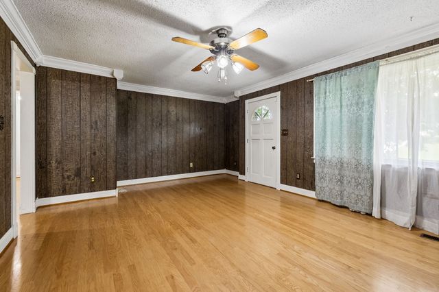 148 Maple St, Gordonsville, TN 38563