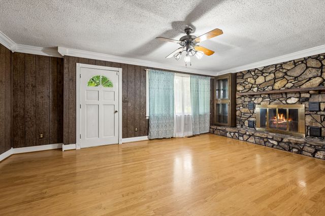 148 Maple St, Gordonsville, TN 38563